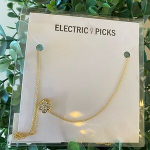 Electric Picks Gold Necklace with Flower Pendant